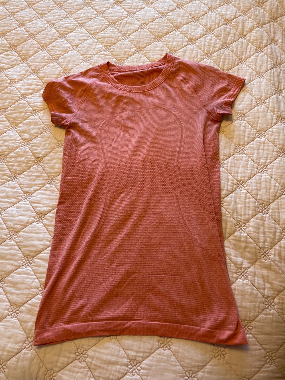 Lululemon Tee - Picture 4 of 4